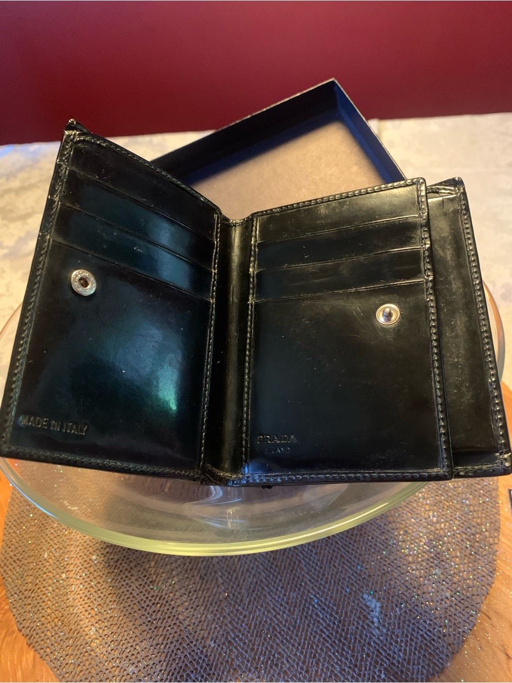 Prada Milano Black Patent Fold wallet. Presentation Box with Card. - Picture 8 of 10